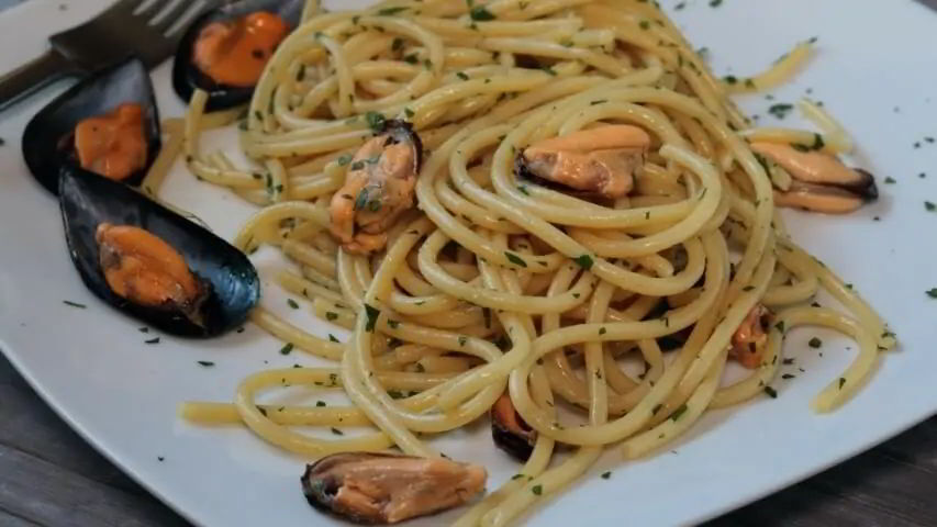 Spaghetti aglio, Olio Extravergine d’Oliva e peperoncino